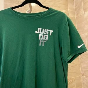 Green Nike “Just Do It” Tee-Shirt ✅